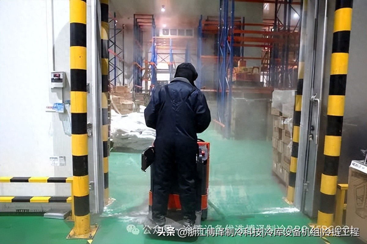 冷库装卸工：在-25℃里与时间赛跑，每一件冻品都藏着他们的坚守